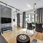 Chmielna Park - Center & Parking By Downtown 公寓式酒店 4*