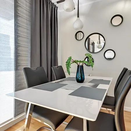 Chmielna Park - Center & Parking By Downtown Apartment